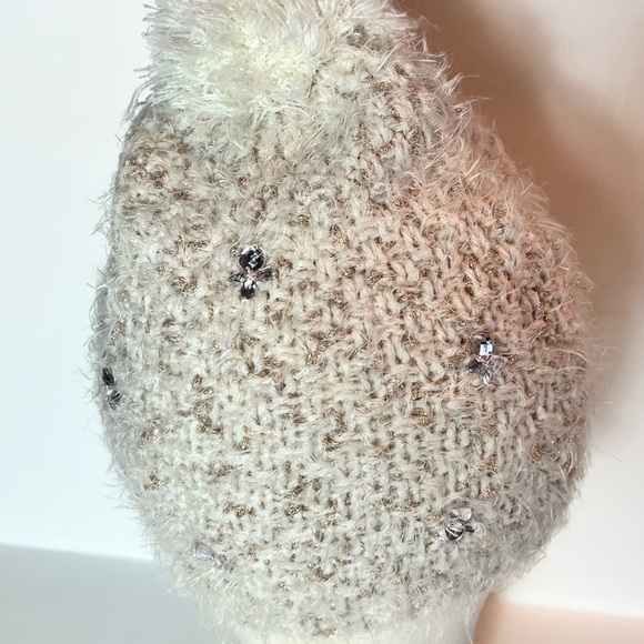 BETSEY JOHNSON SOFT FUZZY BEANIE RHINESTONE ACCENTS ONE SIZE EUC CREAM GOLD - Picture 3 of 5